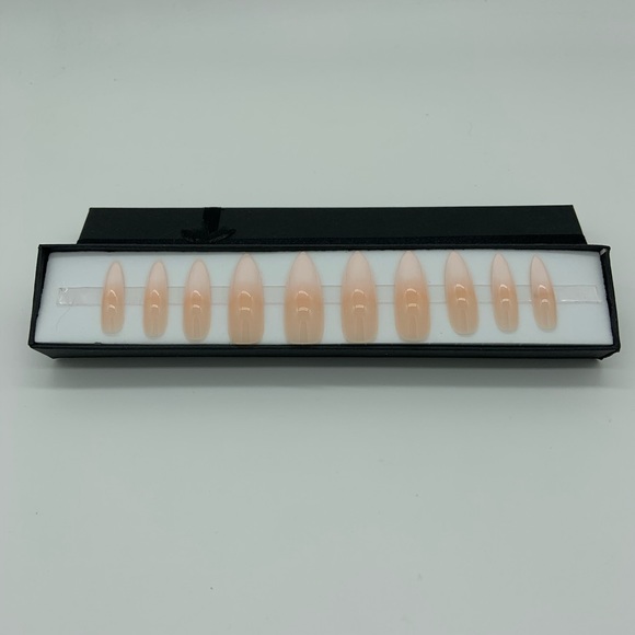 Peach/Nude Press-On Nails - Picture 2 of 3